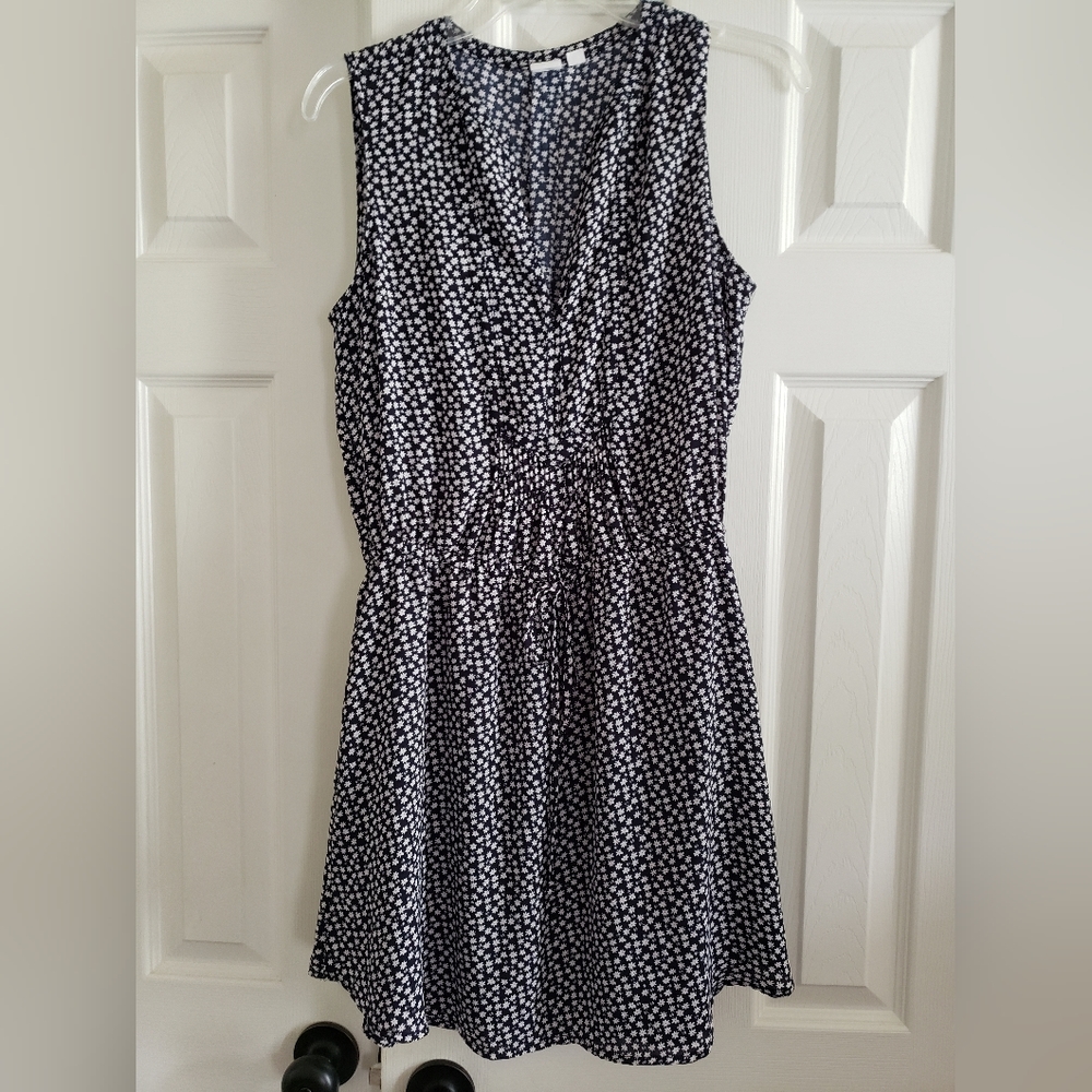 Gap Silky feel Shirtail Hem Floral Above the Knee Dress